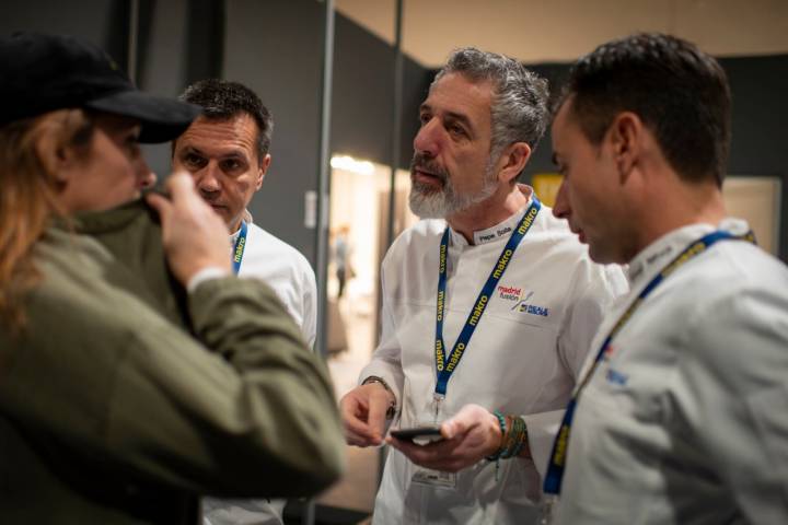 Pepe Solla, Begoña Rodrigo, Eduard Xatruch y Oriol Castro comentan el trabajo por la sostenibilidad en sus restaurantes tras la presentación.
