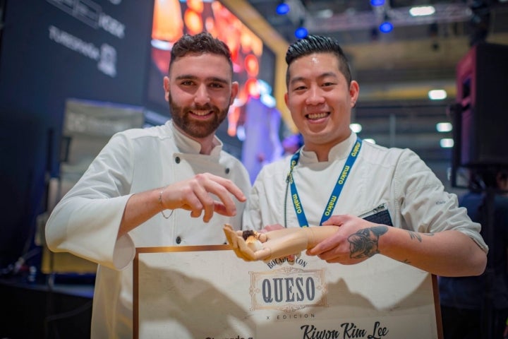 Dos de los galardonados en el 'X Concurso Bocados con Queso'.