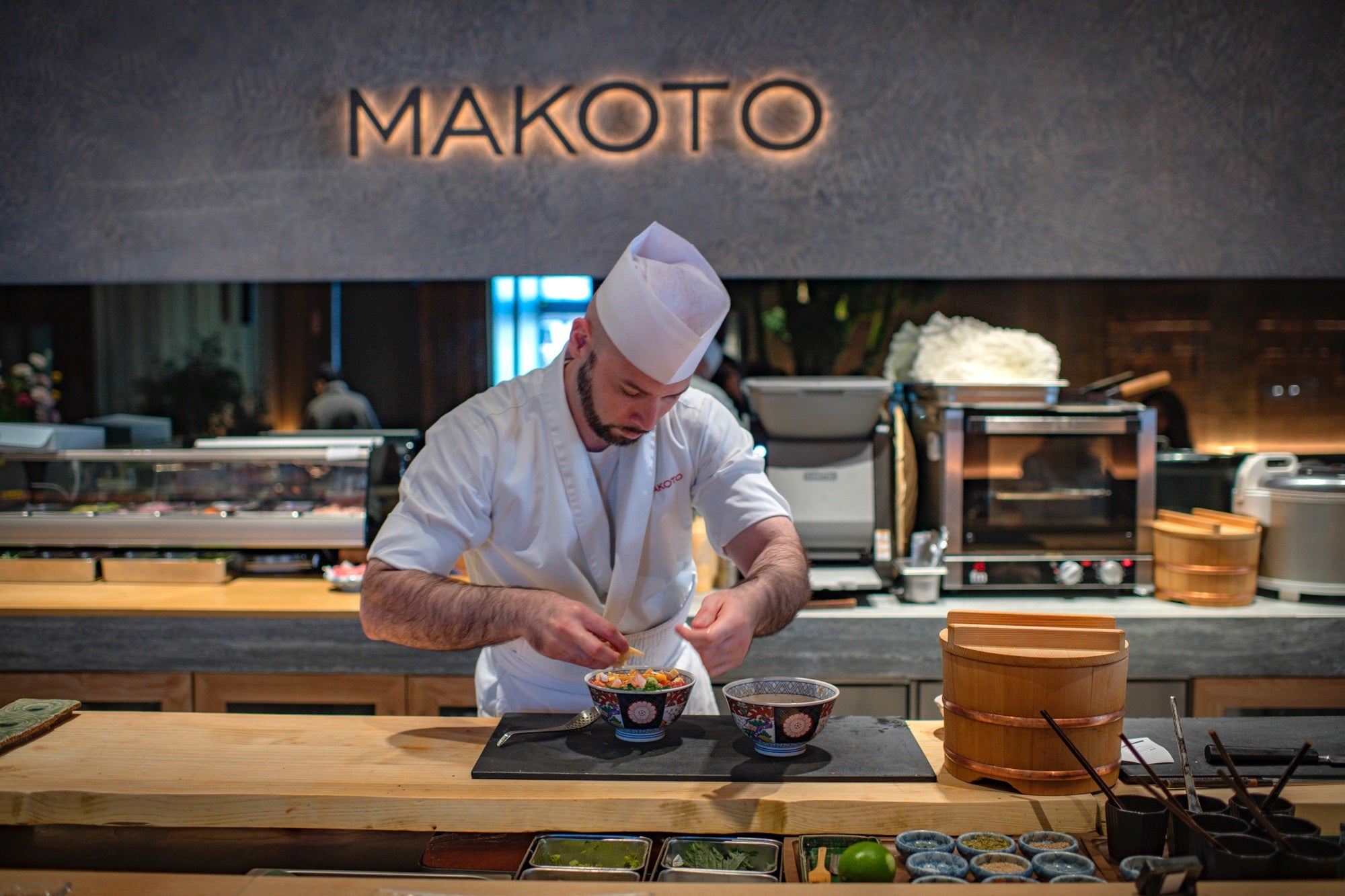 La cocina está abierta desde las 13:00 hasta las 24:00 horas.
