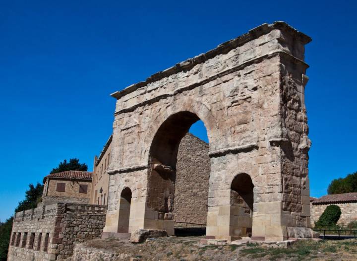 El Arco Romano de tres ojos, en Medinaceli. Foto: Shutterstock.