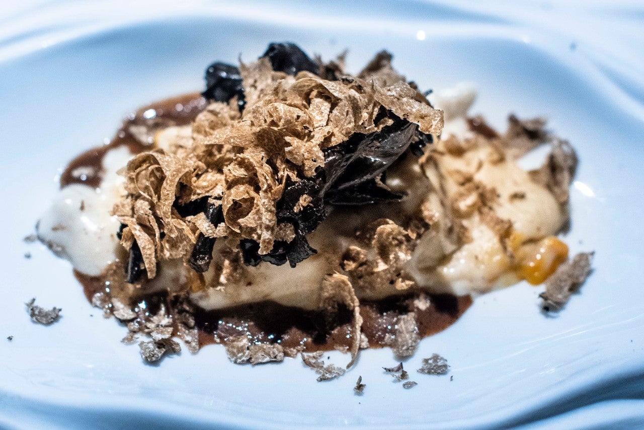 Restaurante Membibre
Cata de trufas.
Canelón de liebre o solomillo de buey con TUBER UNCINATUM.