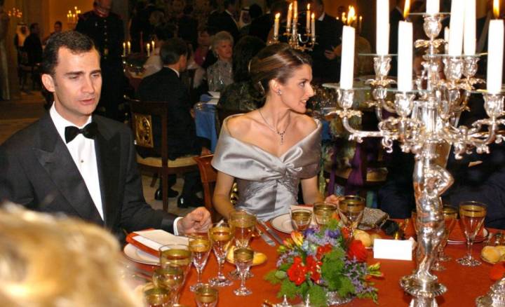 La cena de gala que los Reyes ofrecieron en el Palacio del Pardo reunió a 330 invitados.