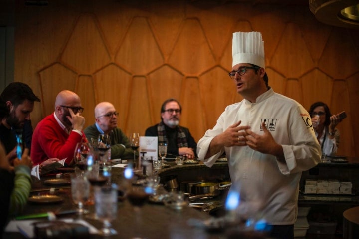 Restaurante 'A Barra': la barra con Juan Antonio Medina