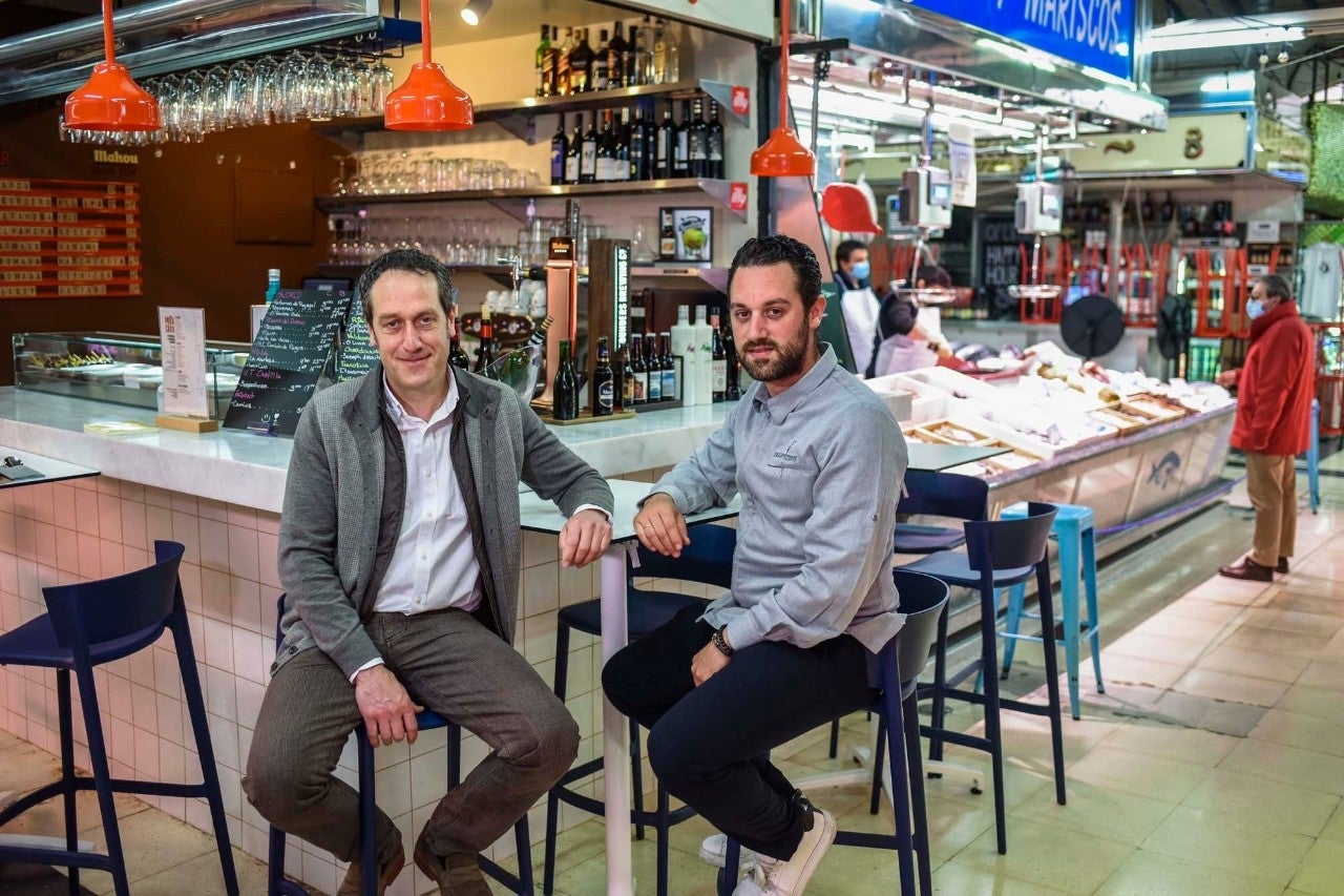 Adrián Cabrerizo y Fran Vicente cocinando