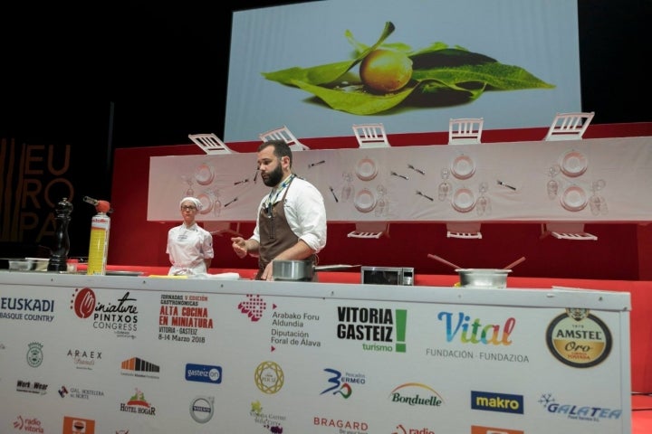 Julián Otero ('Mugartiz') durante su ponencia en el Miniature Pintxos Congress 2018. Foto cedida.