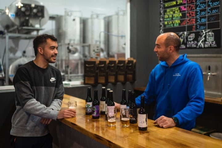 Carlos junto a Israél, de Raíz Cuadrada