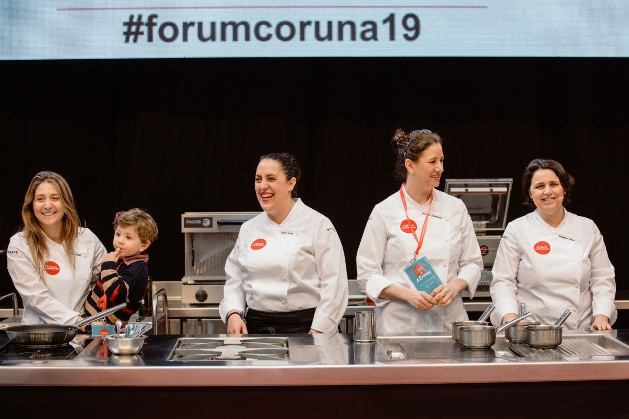 4 mujeres cocinando el Atlántico