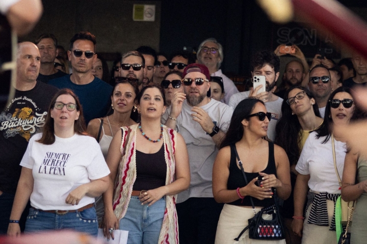 Hay un gran ambiente en estos conciertos improvisados.