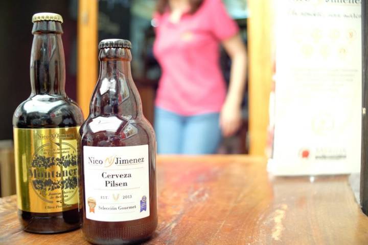 dos botellas de cerveza artesana que fabrica Nico Jiménez