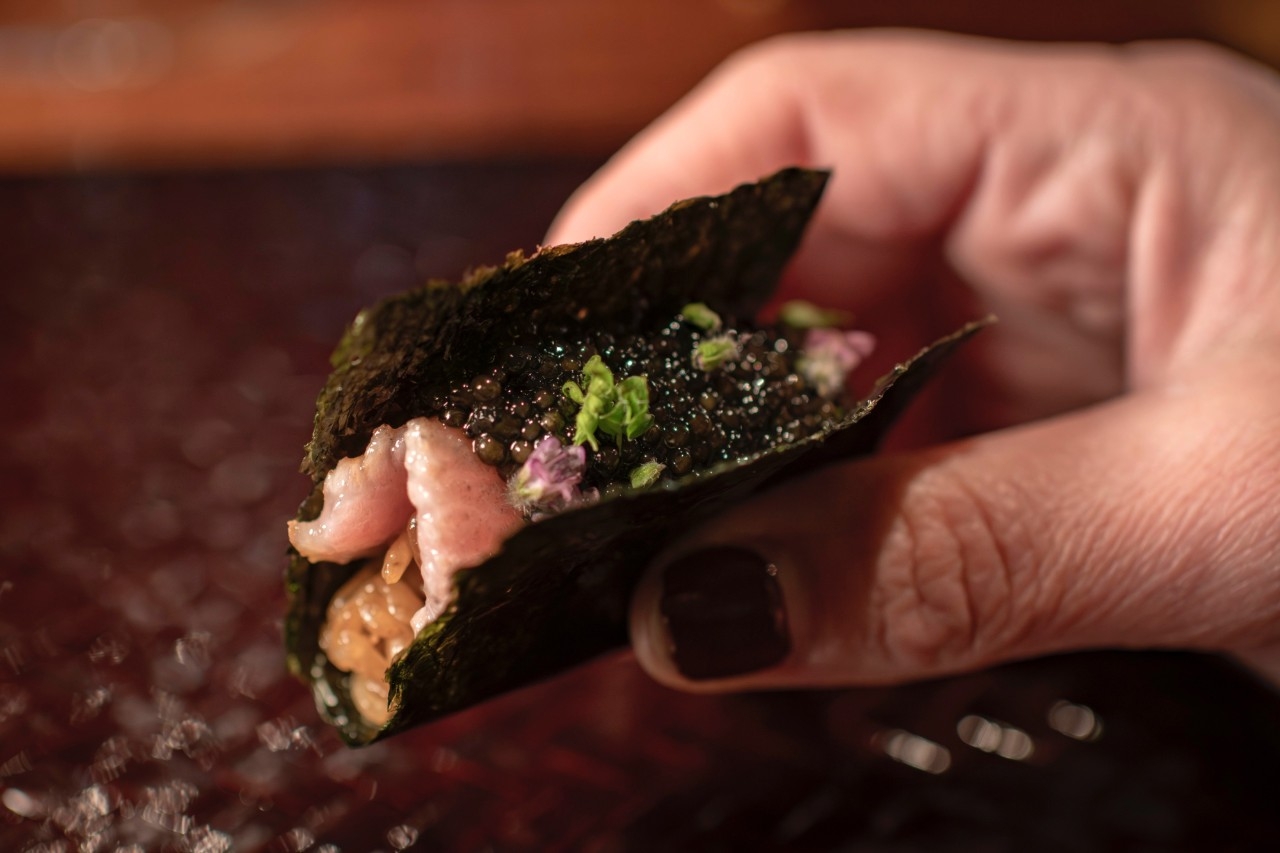 Sushi madurado y extra de caviar, la barra omakase para paladares caprichosos