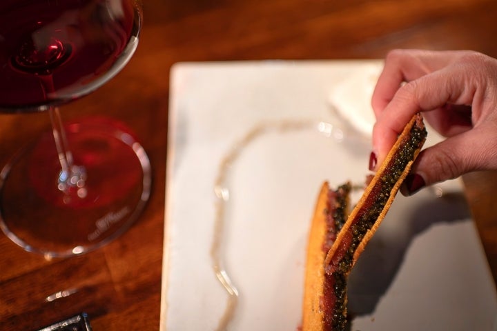 Bikini brioche crujiente de toro y caviar iraní.