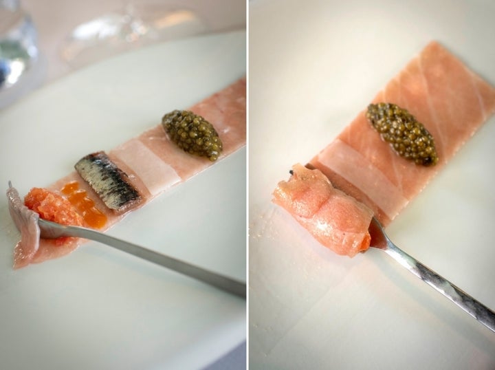 Ventresca de atún, anchoa, caviar y tartar de tomate para enrollar sobre sí misma. 