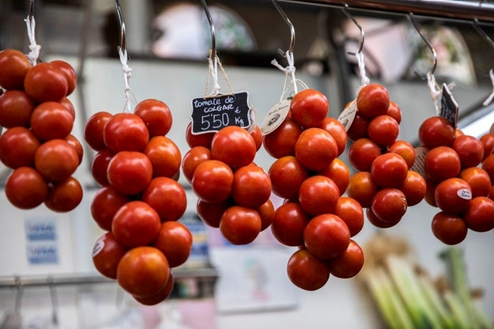 Tomate de 'pentjar' en el puesto de Irene Guillén.