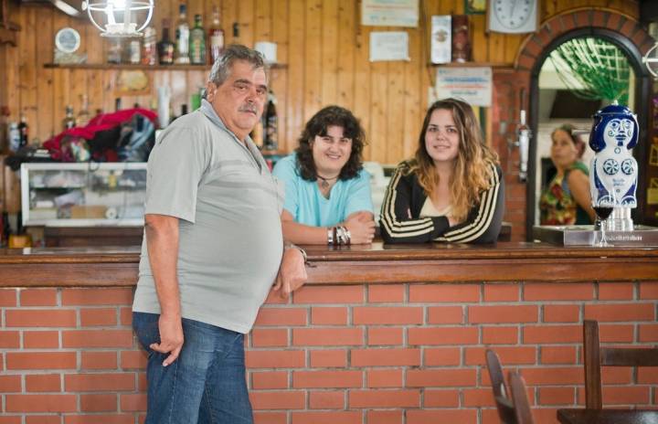 Bar Chinto (Porto do Son, A Coruña): la familia propietaria
