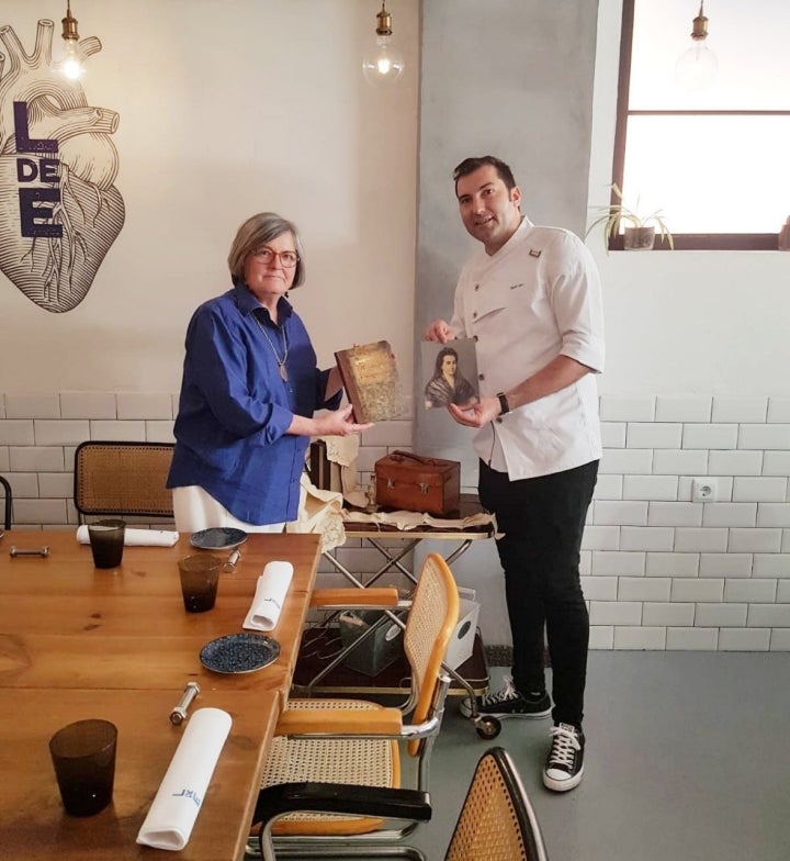 Belén Laguía junto al cocinero David López, en su restaurante 'Local de Ensayo'. Foto: Belén Laguía.