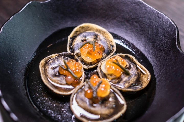 Cappelletti rellenos de chipirones encebollados.