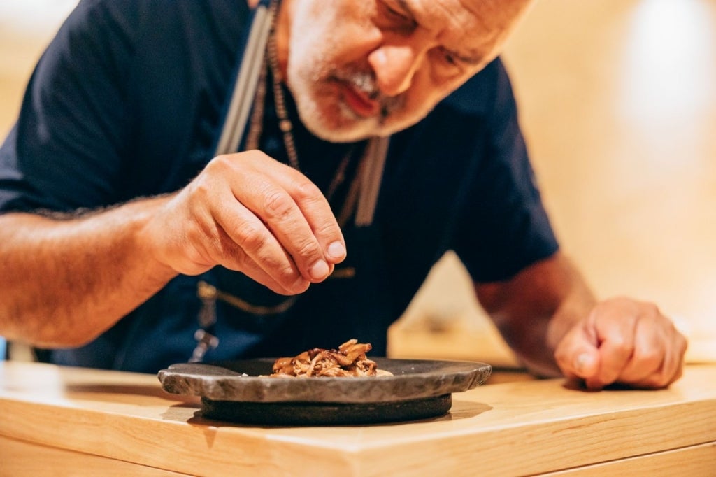 Sentados a la mesa del arqueólogo del sabor Sentados a la mesa del arqueólogo del sabor