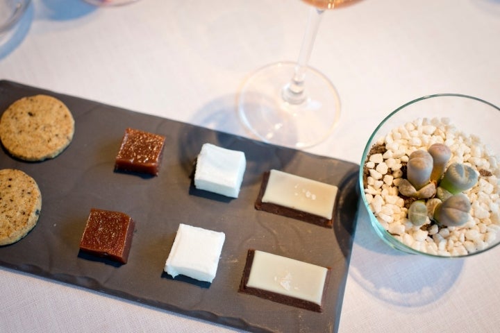 Los 'petit fours' que acompañan con el café.