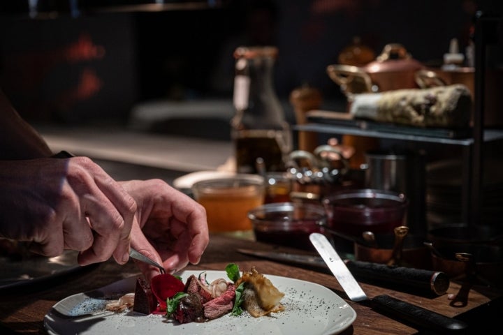 La versión de una sencilla ensalada de entremeses en la alta gastronomía de 'Alkimia'.