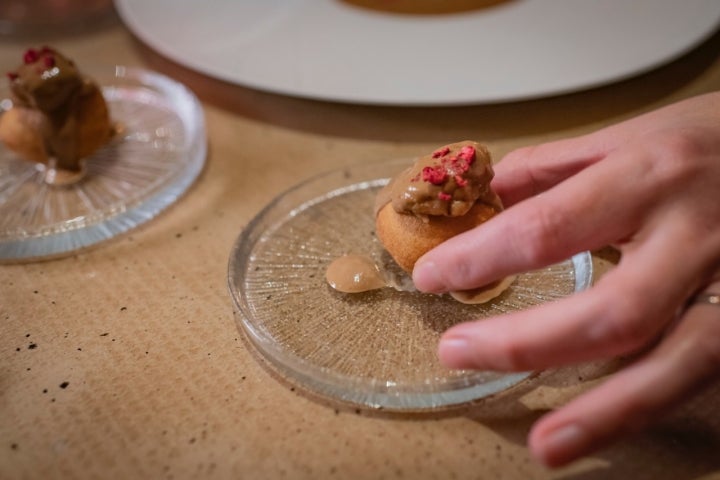 Buñuelo ninoyaki con pensamiento de cordero.