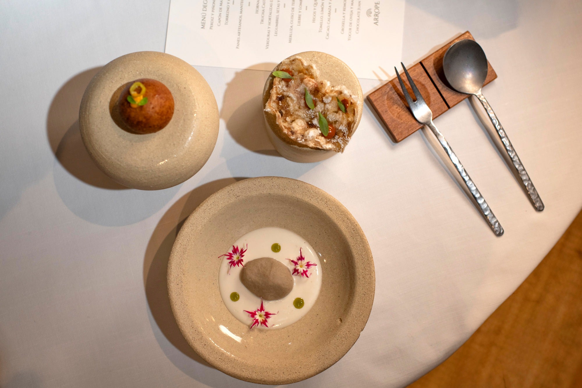 Perdiz y piñones de Pedrajas; capón de Matapozuelos; y torrezno y mojo picón.