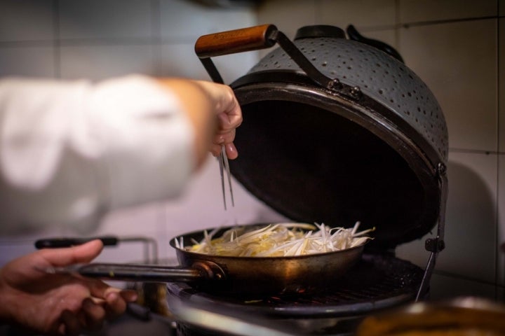 En 'Atelier' se usa el 'kamado', un pequeño horno japonés de carbón.