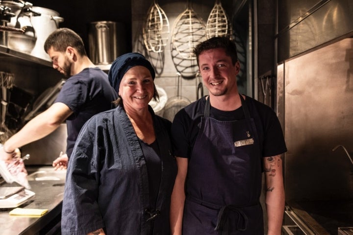 El chef junto a su madre, María Terán.