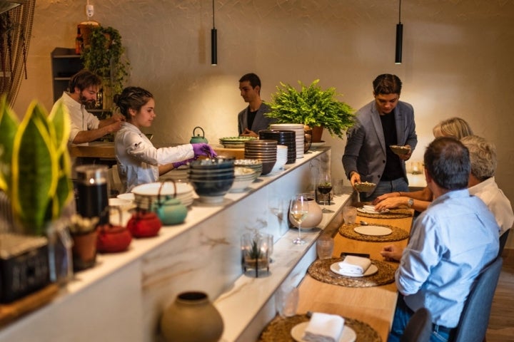 Barra frente a la cocina del restaurante 'Bichopalo'