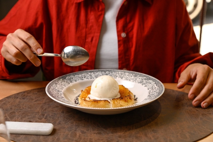 Postre de torrija del restaurante CaMucha (Vigo, Pontevedra).