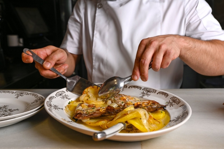 Plato de ventresca del restaurante CaMucha (Vigo, Pontevedra).