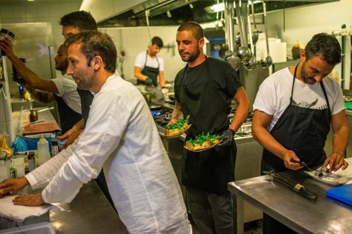 Restaurante 'Can Vent' (Es Pujols, Formentera): Juan Ramón Cobo y Cristian Periscal en cocina