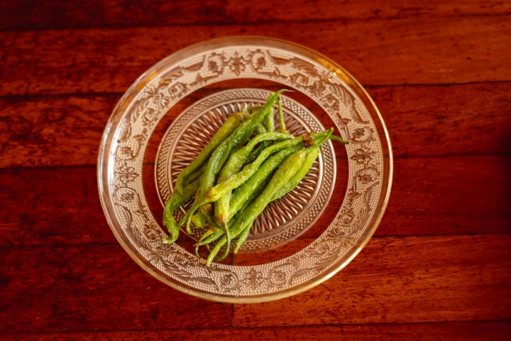 Las piparras, de la finca familiar, se sirven fritas.