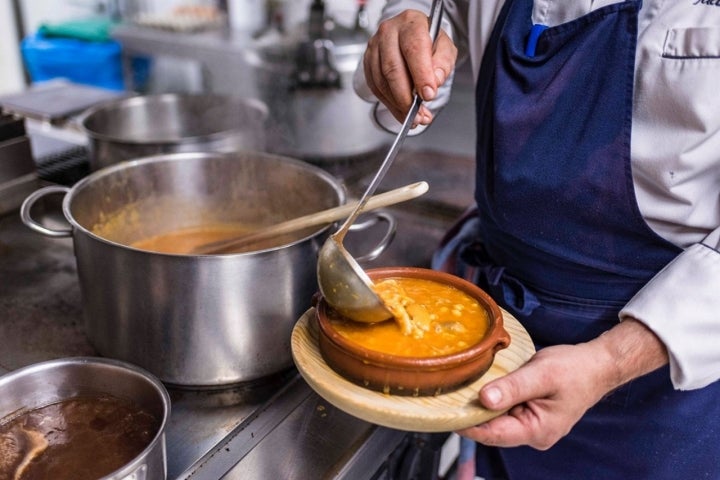 Restaurante 'Casa Mando': manitas de cerdo con garbanzos Pico Pardal