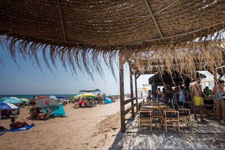 En verano, el restaurante abre el 'Lounge', perfecto para comer en la playa.