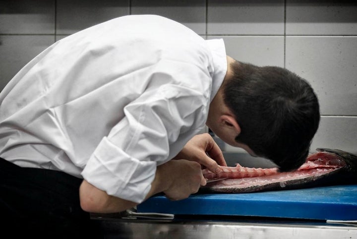 Pescados de las lonjas de Gijón, Avilés y Tazones en las cocinas de Manzano.