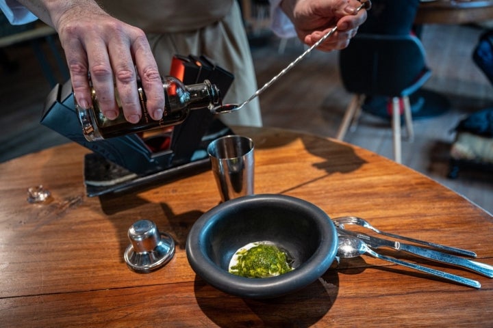 Burrata con pesto y tomates cherry restaurante casa nova