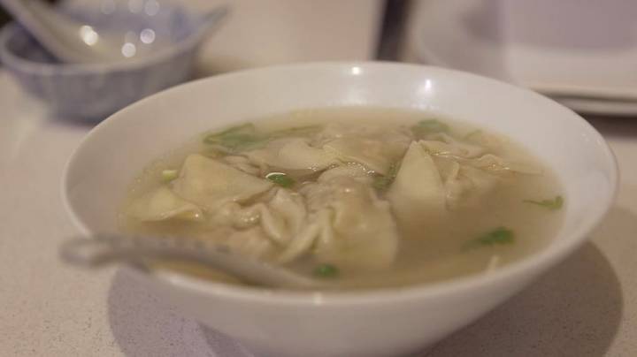Sopa de wonton, un clásico de la gastronomía china.