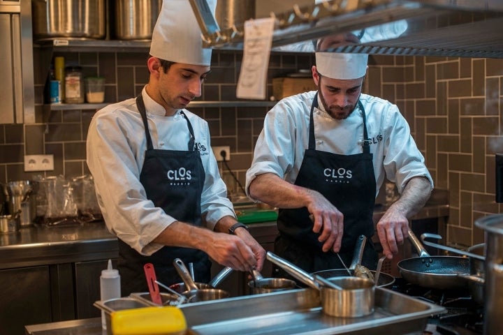 En la cocina, no paran ni un segundo.