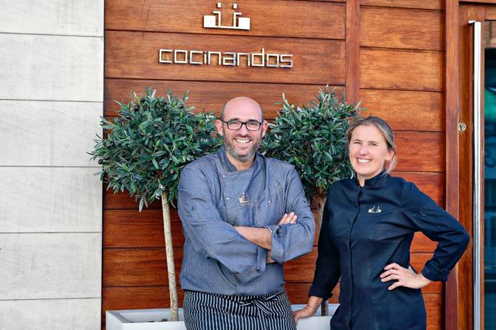 Juanjo y Yolanda coincidieron en las cocinas de 'Arzak', allí se enamoraron y comenzaron a gestionar su proyecto común en León.