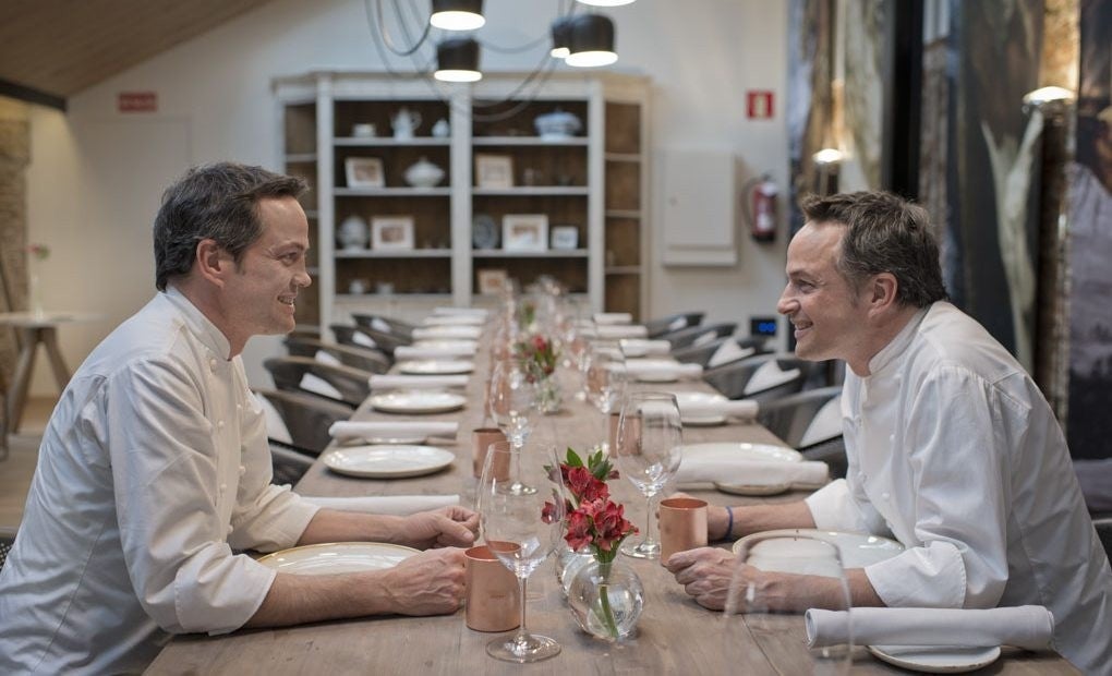 Sergio y Javier en su "salón particular" de Dos Cielos Madrid