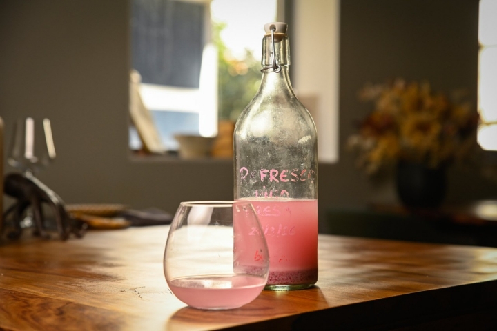La casa propone zumos y fermentados de elaboración propia.