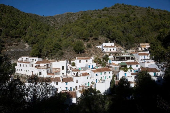 Y hay unas 30 viviendas en la aldea.