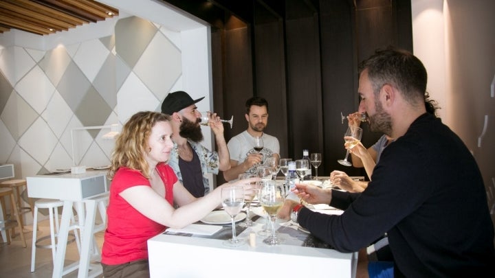 Además de la sala, el Campero ofrece un espacio informal de tapeo y platos para compartir.