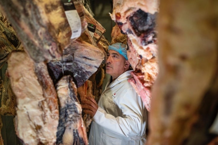 José Gordón en la cámara de maduración