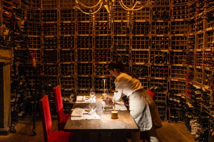 Comedor privado de la bodega de El Capricho