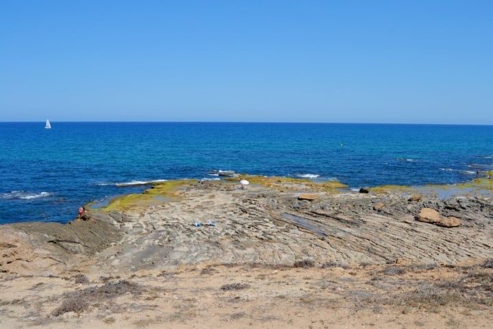 Las calas que hay junto al restaurante. ¿Apetece un baño?. Foto: A.M.