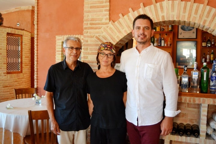 Pedro, Isabel y Borja, los artífices de El Cenador. Foto: A.M.