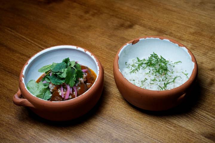 Inspiraciones asiáticas en la carrillera al curry y el arroz con lima.
