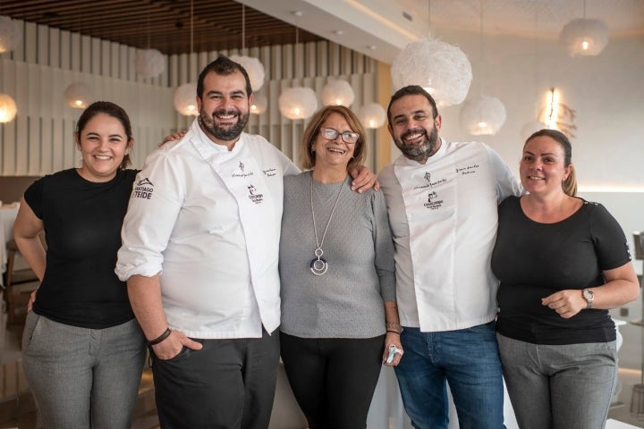 La familia al completo: Raquel, Jonathan, Ina, Juan Carlos y María José.