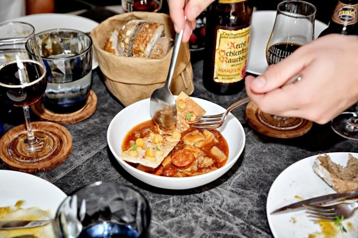 ﻿﻿Los callos con garbanzos, un clásico que nunca falta en El Sainete